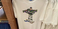 Tシャツ（バズ・ライトイヤーのアストロブラスター）| キャステル | CASTEL ディズニー情報