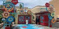 USJおさるのジョージ前/自動販売機| キャステル | CASTEL ディズニー情報