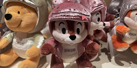 チップぬいぐるみバッジ(ディズニーお正月グッズ2025)| キャステル | CASTEL ディズニー情報