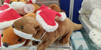 えのすいクリスマスのお土産グッズ：サンタ帽はぬいぐるみ用！| キャステル | CASTEL ディズニー情報