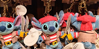 上海ディズニーカリブの海賊グッズ：海賊スティッチのぬいぐるみキーチェーン| キャステル | CASTEL ディズニー情報