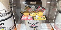 スヌーピーの缶入りクッキー| キャステル | CASTEL ディズニー情報