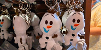 香港ディズニーアナ雪グッズ：オラフのマスコットキーチェーン| キャステル | CASTEL ディズニー情報
