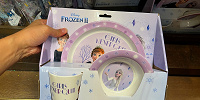 香港ディズニーアナ雪グッズ：ディナー3点セット| キャステル | CASTEL ディズニー情報