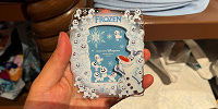 香港ディズニーアナ雪グッズ：スノーギースのアクリル写真立て| キャステル | CASTEL ディズニー情報