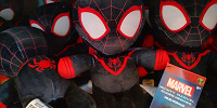 香港ディズニーマーベルグッズ：マイルス版スパイダーマンのぬいぐるみ（S）| キャステル | CASTEL ディズニー情報