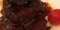 牛頬肉の赤ワイン煮込み| キャステル | CASTEL ディズニー情報