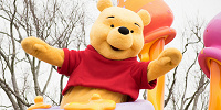 はちみつに囲まれて幸せそうなプーさん| キャステル | CASTEL ディズニー情報