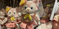 ぬいぐるみバッジ(ダッフィー20周年カラフルハピネスグッズ)| キャステル | CASTEL ディズニー情報