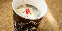 ウィンナコーヒー（マカダミアナッツシロップ＆チョコ）| キャステル | CASTEL ディズニー情報