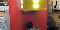 エリア内にハテナブロックがいっぱい！| キャステル | CASTEL ディズニー情報
