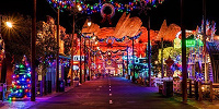 クリスマスデコレーションのカーズランド| キャステル | CASTEL ディズニー情報