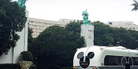 イルカの彫像がお出迎え| キャステル | CASTEL ディズニー情報