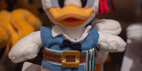 ドナルドぬいぐるみバッジ| キャステル | CASTEL ディズニー情報