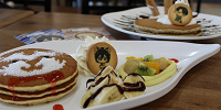コラボメニューのパンケーキは各1200円でポストカード付| キャステル | CASTEL ディズニー情報