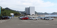 混雑時は満車になることもある直営駐車場| キャステル | CASTEL ディズニー情報