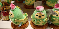 ぐでたまスマートフォンスタンド| キャステル | CASTEL ディズニー情報