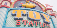 【TDL】トイ・ステーションはディズニーランドのおもちゃ屋さん！買えるグッズ、場所、内装まとめ！