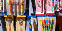 【2025】ディズニーで買えるシャーペン51選！新商品・セット・ドクターグリップ・クルトガなど