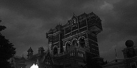 曇り空が似合うタワー・オブ・テラー。白黒で撮るのもいいですね| キャステル | CASTEL ディズニー情報