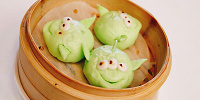 リトルグリーンメンのポークと野菜饅頭| キャステル | CASTEL ディズニー情報