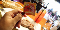 クルーからシールのプレゼント！| キャステル | CASTEL ディズニー情報