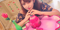 テーブル小物を写してポーズ| キャステル | CASTEL ディズニー情報