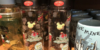 東京ディズニーリゾートのレストランやパークフードがデザインされたクリアボトル| キャステル | CASTEL ディズニー情報