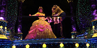 夜のパレードできらびやかに踊る“美女と野獣”| キャステル | CASTEL ディズニー情報