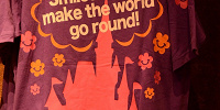 Tシャツ（デイジーダック）裏面| キャステル | CASTEL ディズニー情報