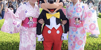 帯にぬいぐるみバッジをつけると目立ってとってもかわいい♪| キャステル | CASTEL ディズニー情報