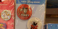 ミッキー90周年缶バッチ| キャステル | CASTEL ディズニー情報