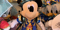 ミッキーぬいぐるみバッジ| キャステル | CASTEL ディズニー情報