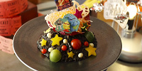 ＜バズとダッキー＆バニー＞夜のカーニバル・パスタ| キャステル | CASTEL ディズニー情報