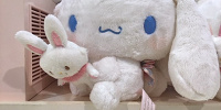 「シナモロール」×ウイッシュミーメルのぬいぐるみ「メルメルドール」| キャステル | CASTEL ディズニー情報