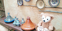 タジン鍋に入るダッフィー| キャステル | CASTEL ディズニー情報