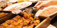 焼きたてのパン（朝食）| キャステル | CASTEL ディズニー情報