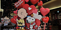 【2020】USJのスヌーピーバレンタイングッズ45選！ハートモチーフの雑貨、ぬいぐるみ、キーチェーン