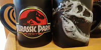 ジュラシックパークの標本マグカップ| キャステル | CASTEL ディズニー情報