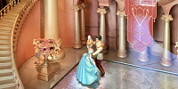 シンデレラ城フェアリー・テール・ホールのシンデレラとプリンス・チャーミング| キャステル | CASTEL ディズニー情報