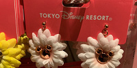 ミッキーの花ピアス| キャステル | CASTEL ディズニー情報