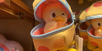 うさピヨぬいぐるみバッジ②| キャステル | CASTEL ディズニー情報