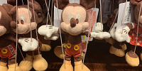 ミッキーぬいぐるみバッジ| キャステル | CASTEL ディズニー情報