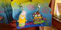 MINIONS ENJOY the SEAのチャーム2個セット| キャステル | CASTEL ディズニー情報