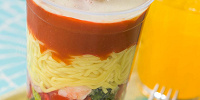 エビとサラダの冷やし麺（トマトソース）| キャステル | CASTEL ディズニー情報