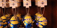 ミニオンの20周年キーチェーン| キャステル | CASTEL ディズニー情報