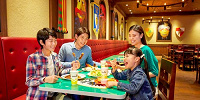 ケーキのついた特別なランチも| キャステル | CASTEL ディズニー情報