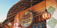 シンバの看板が目印| キャステル | CASTEL ディズニー情報