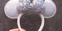 スパンコールカチューシャ（ブルーホワイト）| キャステル | CASTEL ディズニー情報