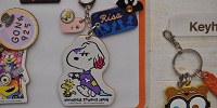 スヌーピーのレザートリーティ（キーチェーン）| キャステル | CASTEL ディズニー情報